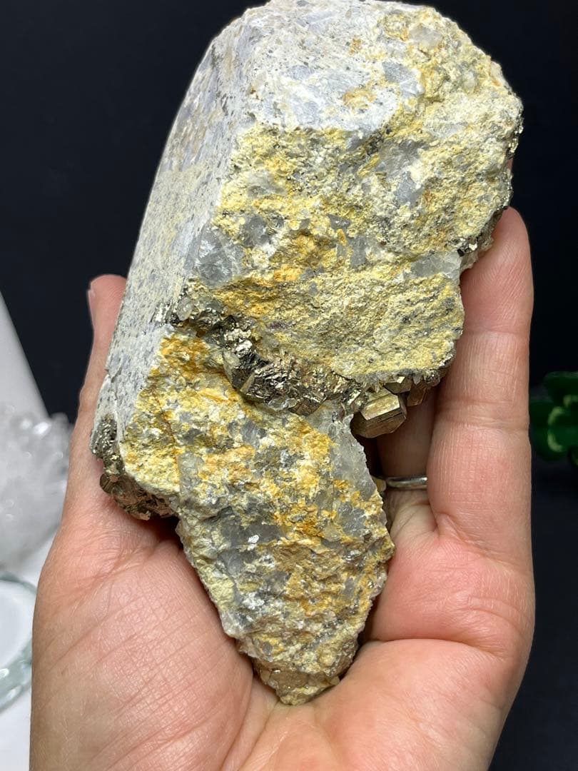 天然石　水晶クラスター　パイライト原石　大粒キューブ付き　約424g⭐️1926