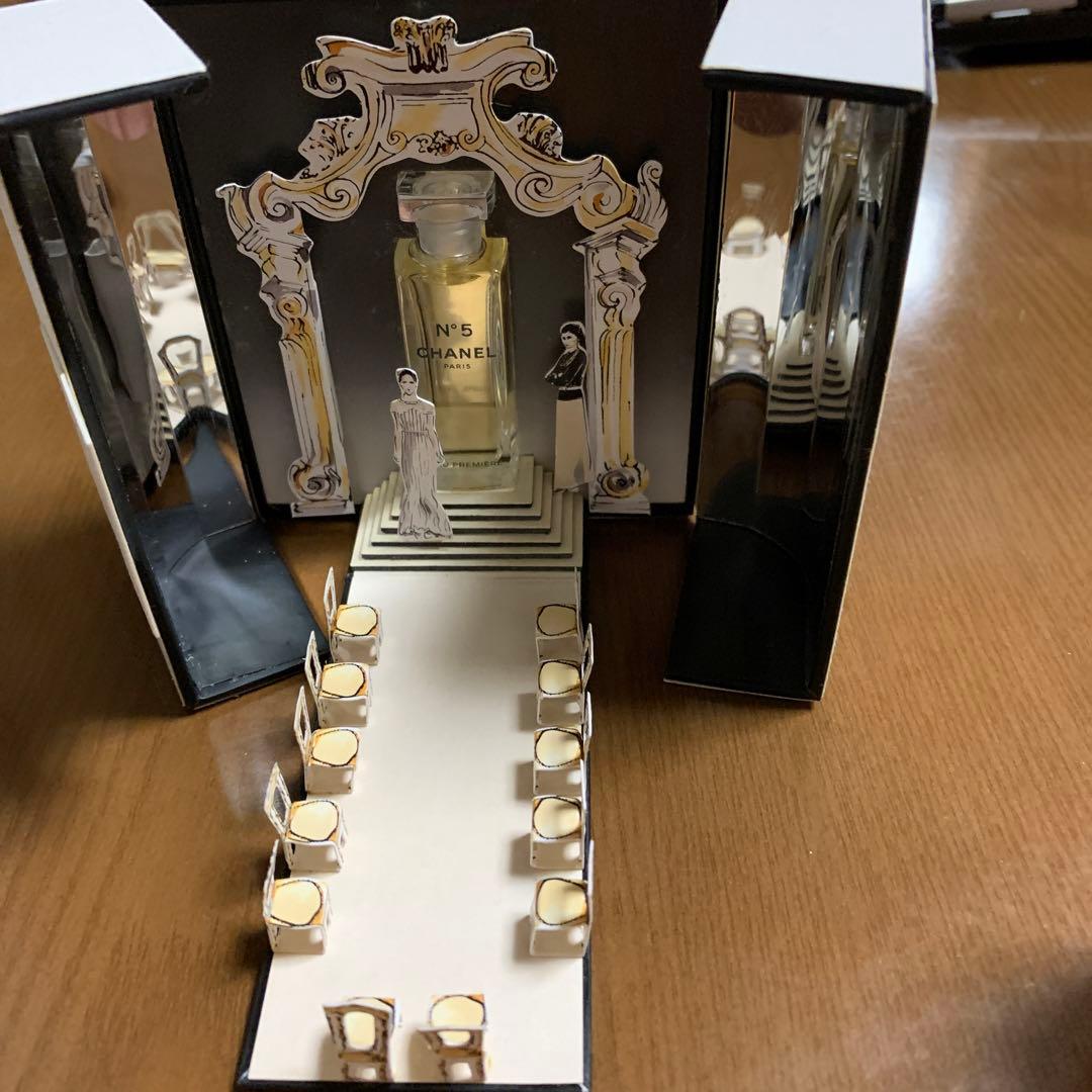 CHANEL香水.オブジェ