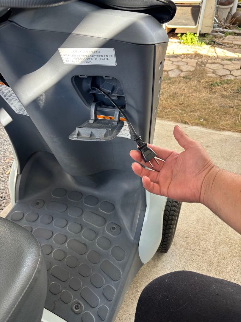 ホワイト 電動カート 後部収納ボックス付き