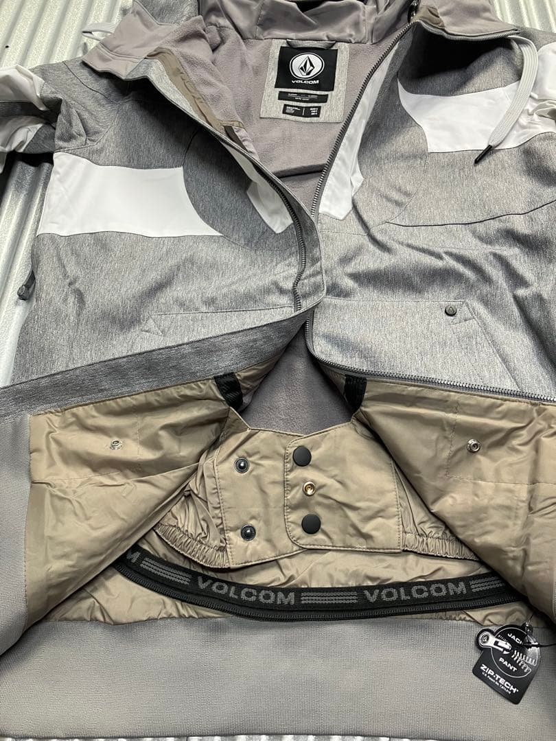 未使用　ボルコム　ヴォルコム　スノボウェア　ジャケット　メンズ　S　アウター