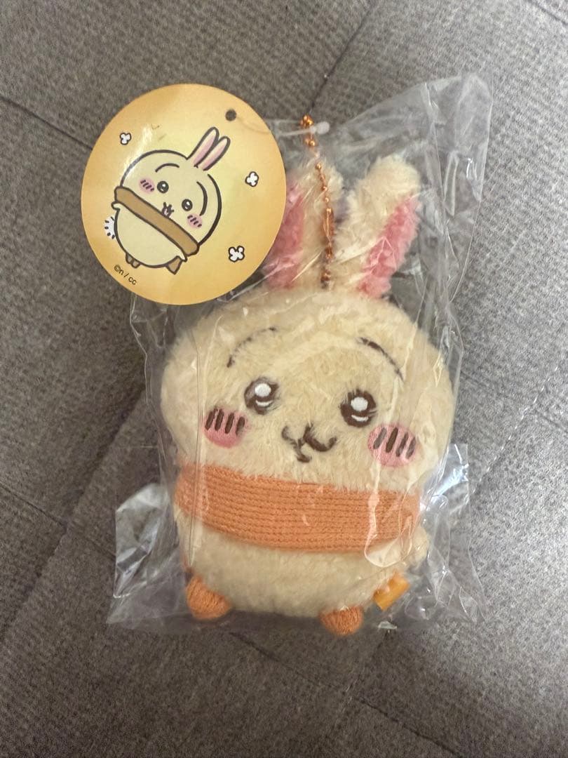 ちいかわぬくぬくの装いマスコットうさぎ