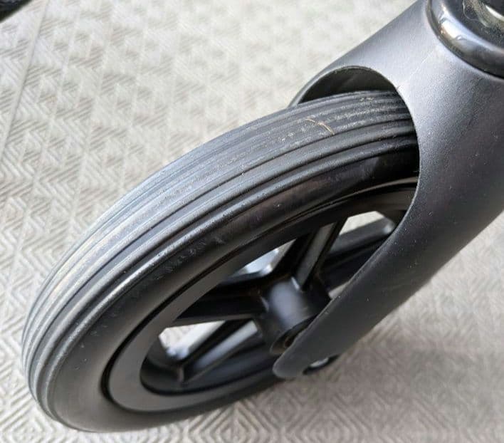 美品 ★軽量電動車椅子 ★電動アシスト付★ 介助可 17.8kgバッテリ2個付