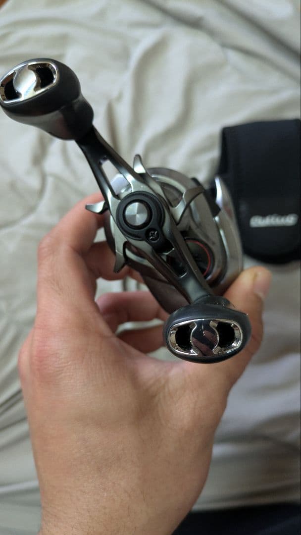 Scorpion DC シルバー ベイトリール 専用ケース付き