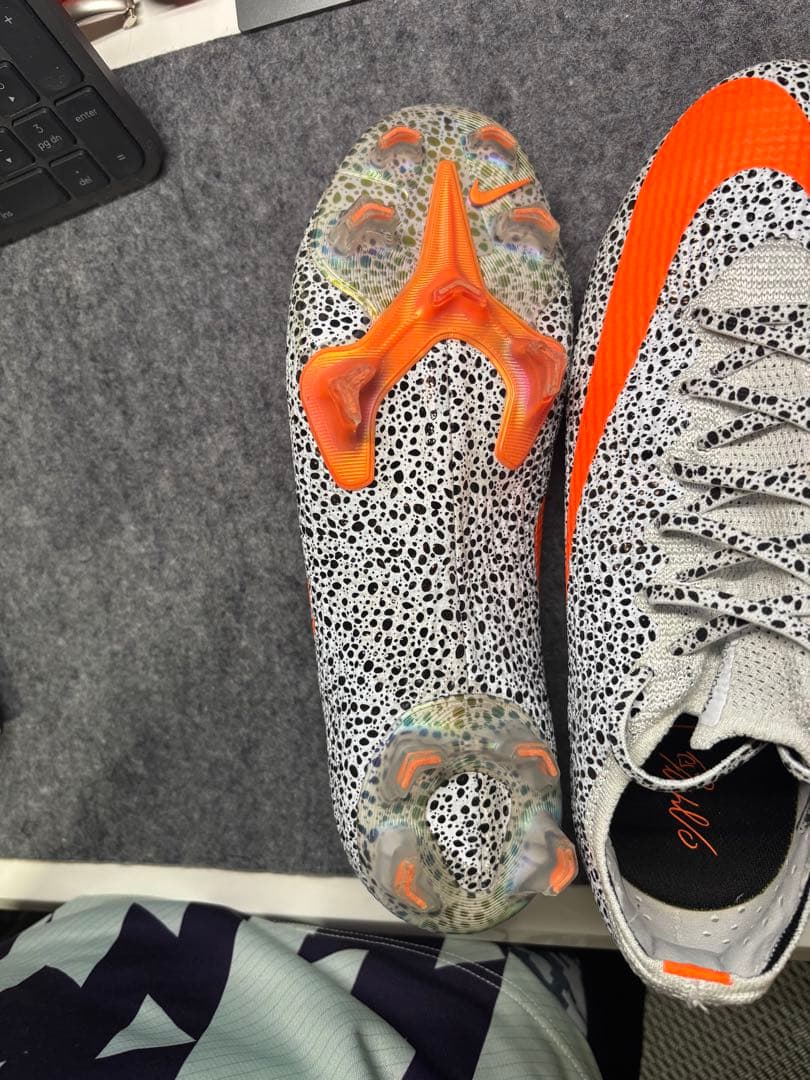 NIKEサッカースパイクマーキュリアルCR7 Safari