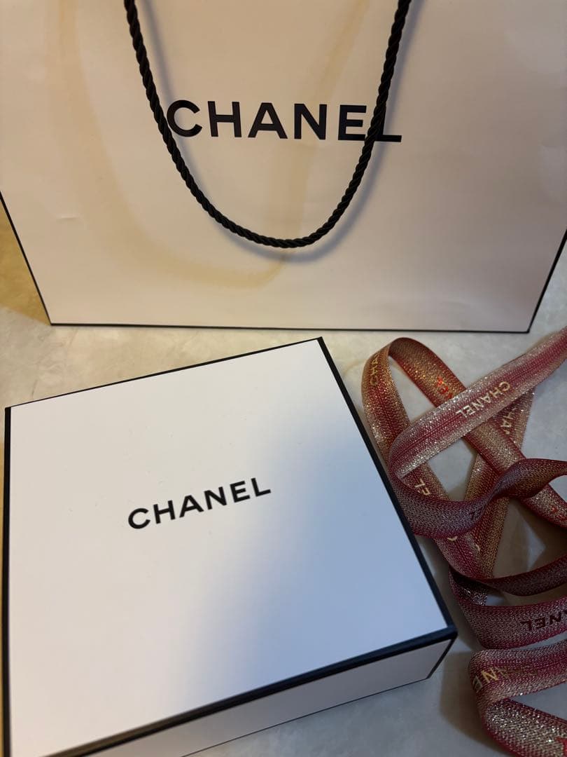 CHANEL LA CRÈME MAIN NOIR ALLURE