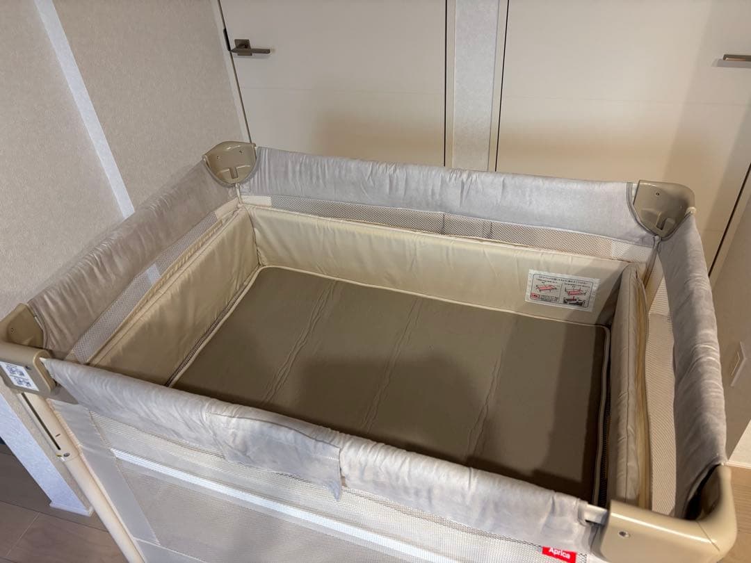 【美品】ココネルエアープラスAB（ホワイトベージュ）ベビーベッド　アップリカ