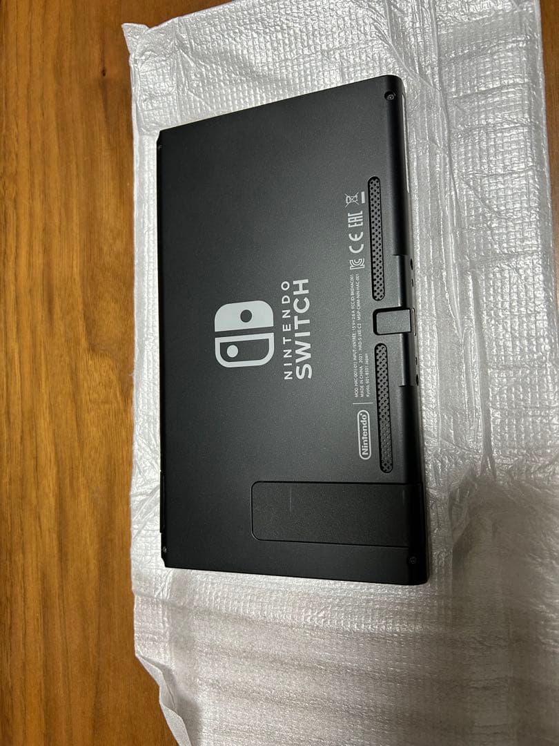 Nintendo Switch 本体 + Joy-Con 4個