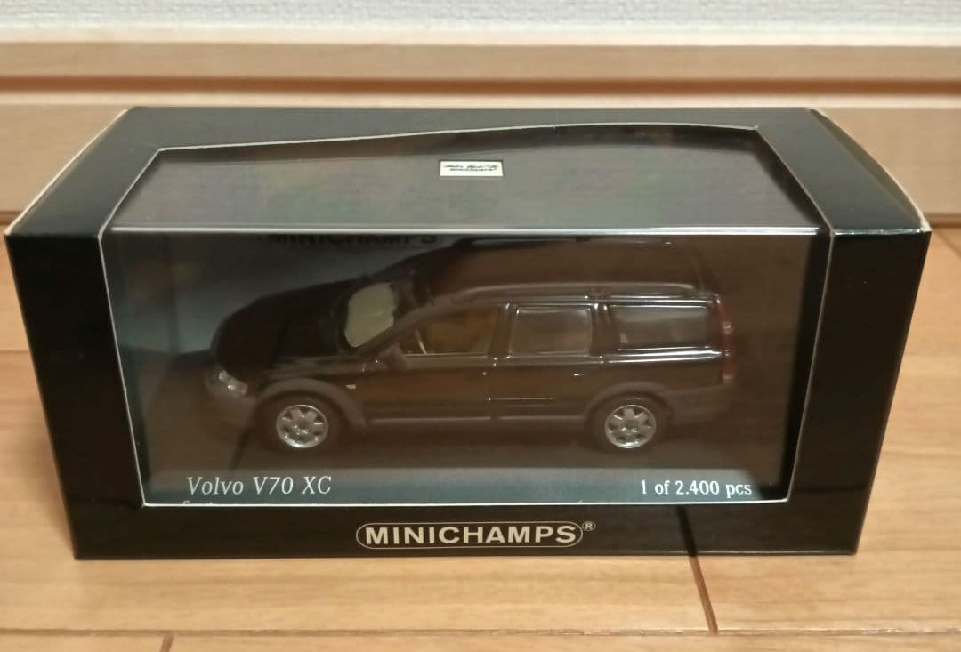 MINICHAMPS✪Volvo V70 XC ブラック