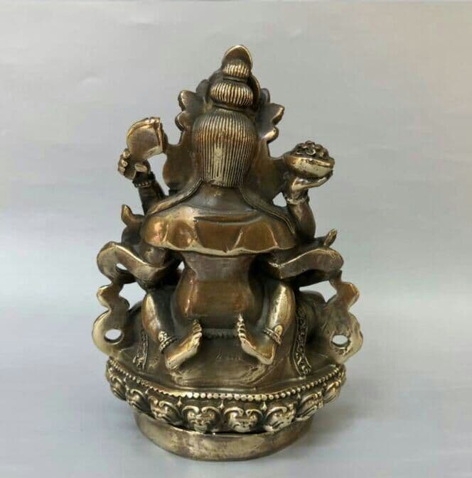 古を模して純銅黄財神仏像を並べて招財納福を祀る