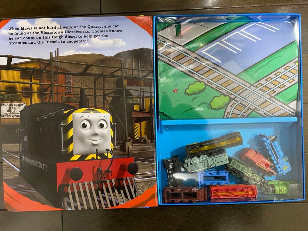 新品 海外版 トーマス 英語 Busy Books 3冊セット フィギュア10体