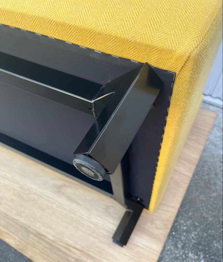 シンプルモダン　2Sソファ　ミッドセンチュリー　北欧スタイル　イエロー