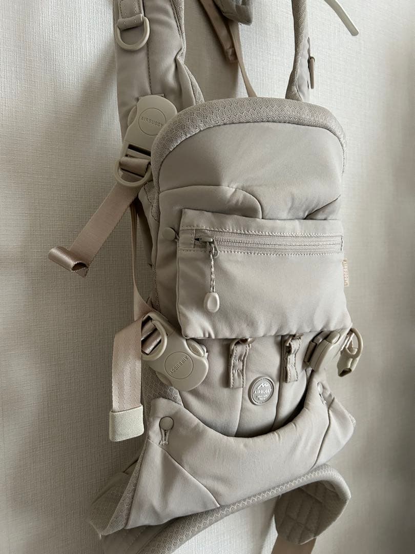 【美品】AIRBUGGY 抱っこ紐　サンドアッシュベージュ