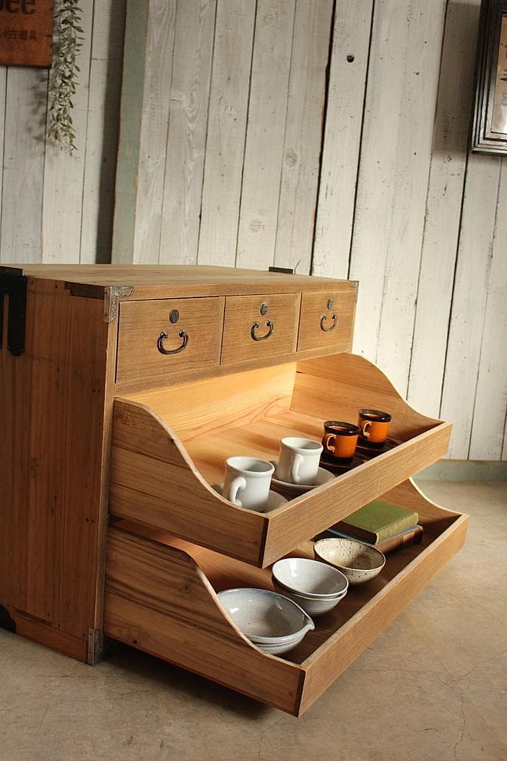 古い木製の引き出し5杯　チェスト　桐箪笥 昭和レトロ　古家具　古民家　時代家具