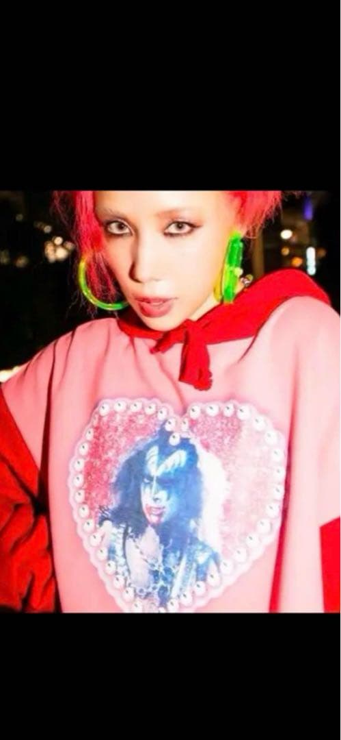 RE. 仲里依紗 KISSコラボパーカー 完売 アールイー 新品