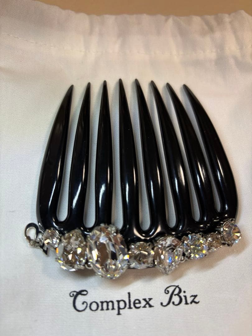 お値下げ未使用に近いComplex Biz シンプル希少品涼しげなスワロフスキー