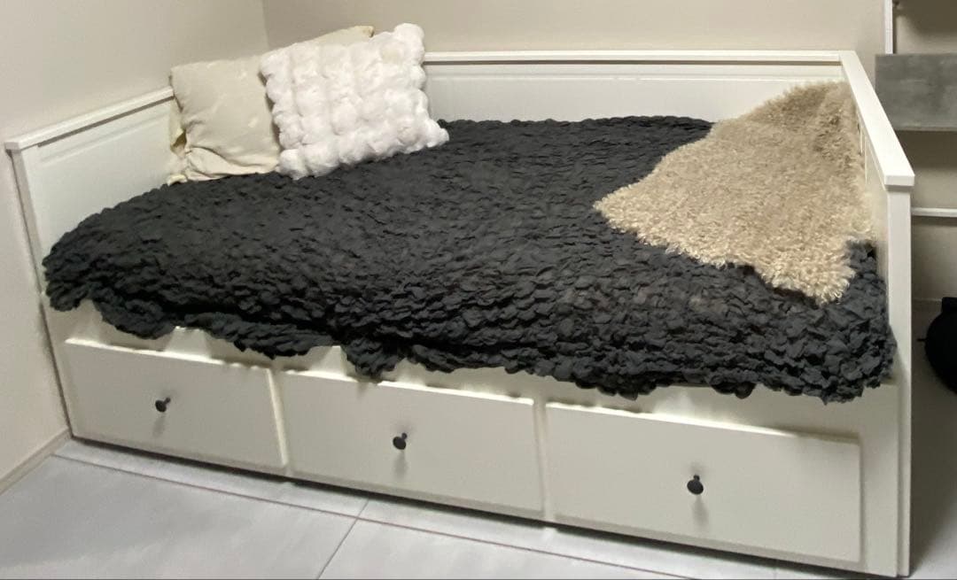 IKEAヘムネスソファベッドフレーム 引き出し付き