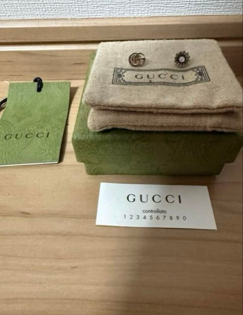 GUCCI、ピアス