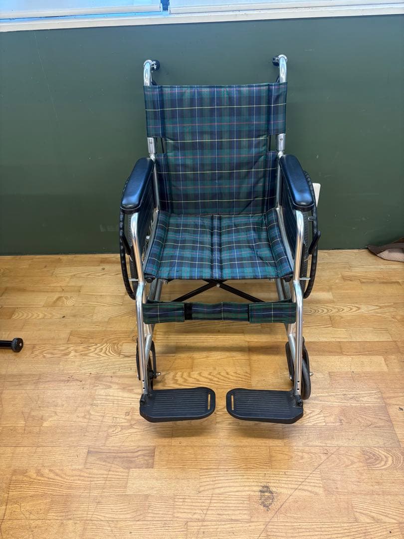 M004 車椅子 車イス ノーパンクタイヤ 幅660mm