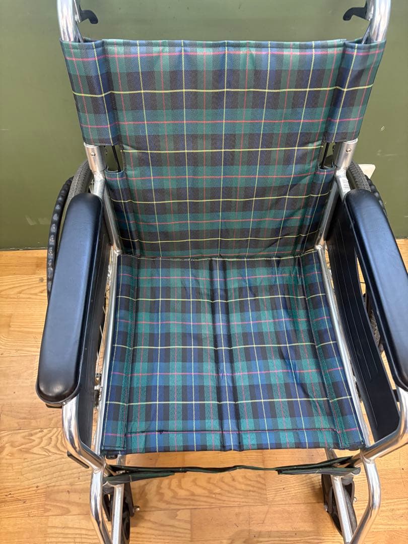 M004 車椅子 車イス ノーパンクタイヤ 幅660mm