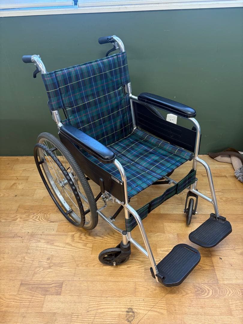 M004 車椅子 車イス ノーパンクタイヤ 幅660mm