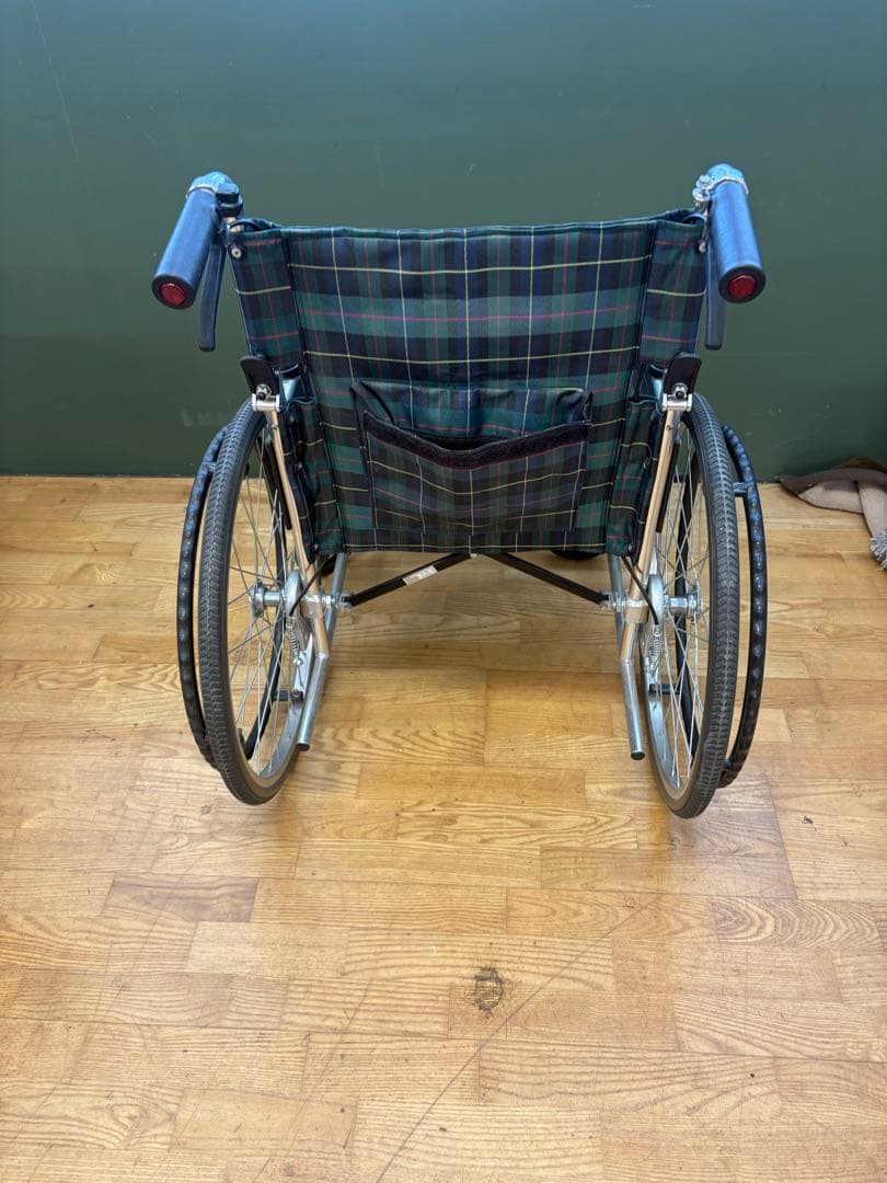 M004 車椅子 車イス ノーパンクタイヤ 幅660mm