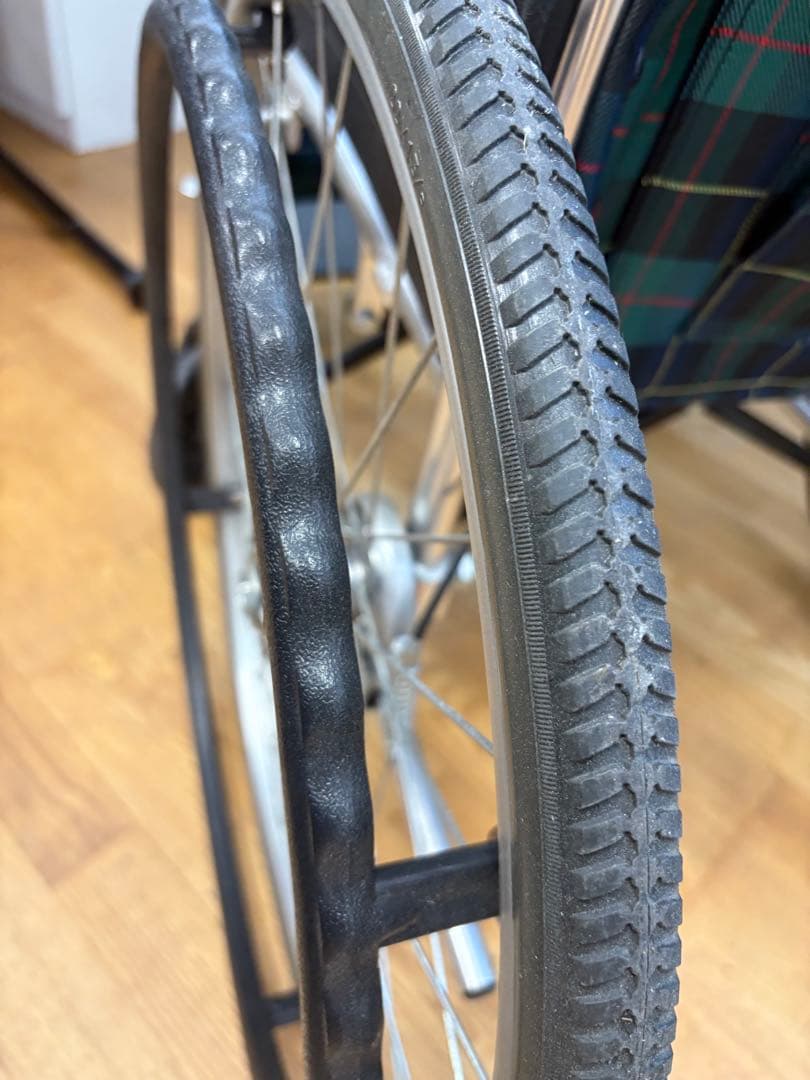 M004 車椅子 車イス ノーパンクタイヤ 幅660mm