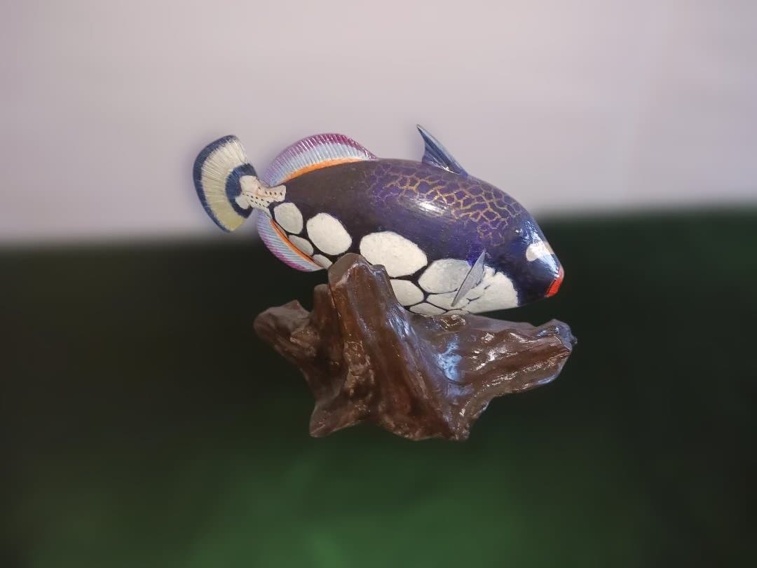 木彫魚※カラフルなモンガラカワハギ