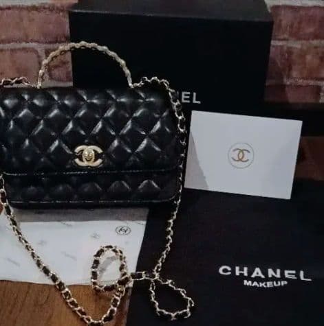 CHANEL ブラックレザー風 バッグ