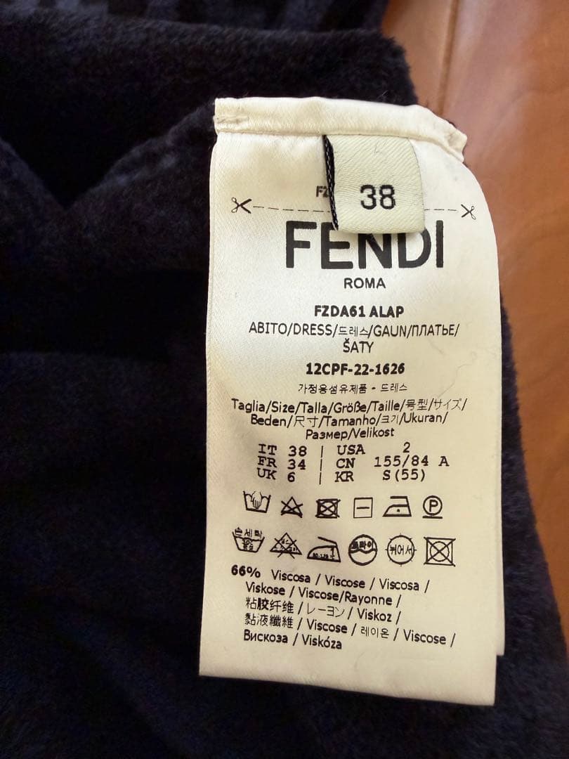 FENDI FFロゴ ニットワンピース 半袖　試着のみ