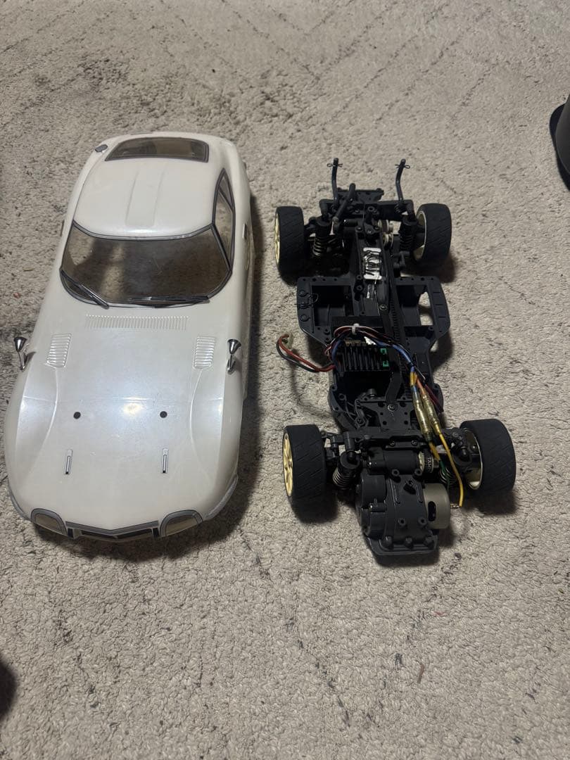 タミヤ トヨタ2000GT ラジコンカー 本体