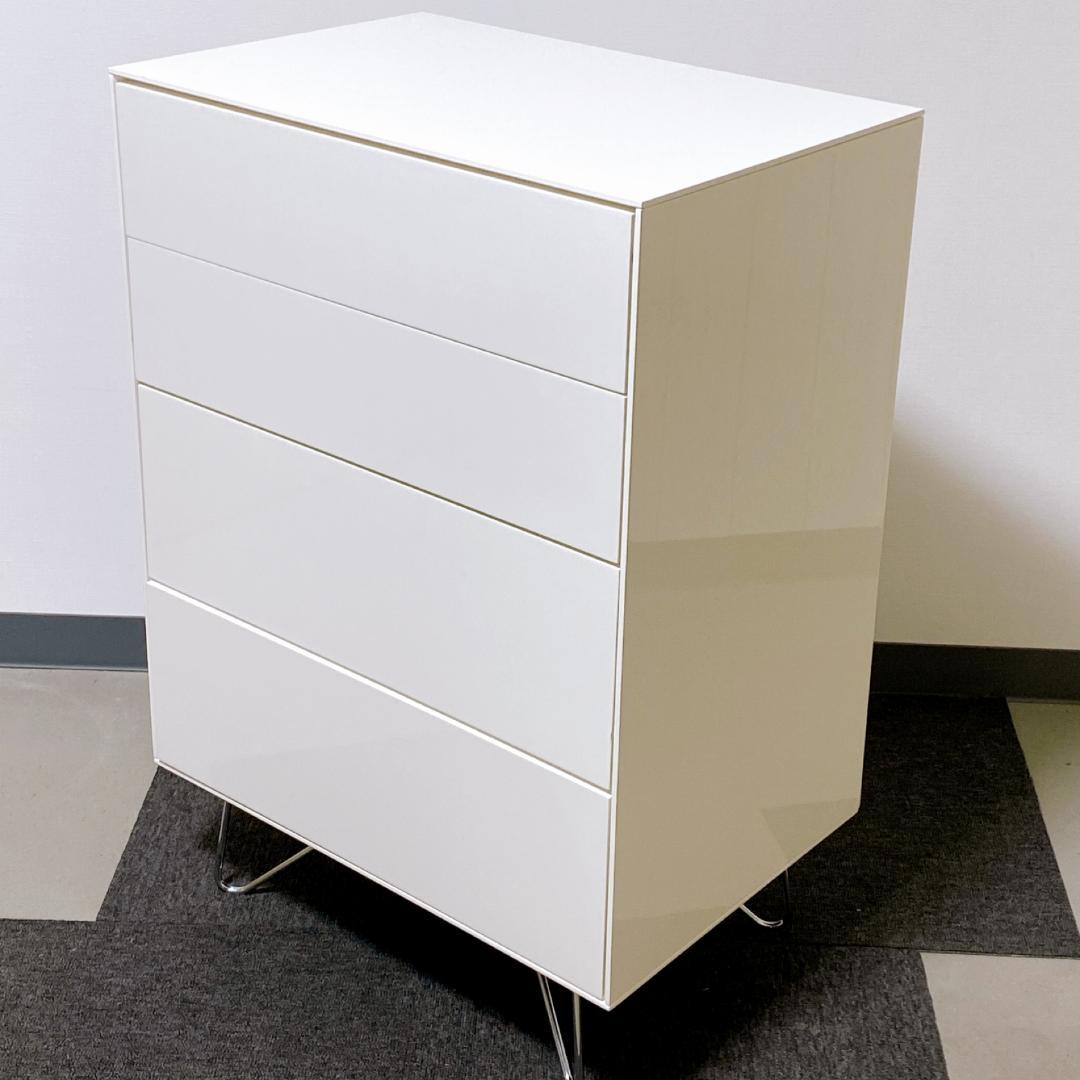 コチハル　ホワイトチェスト 鏡面加工 脚が金属のオシャレ使用