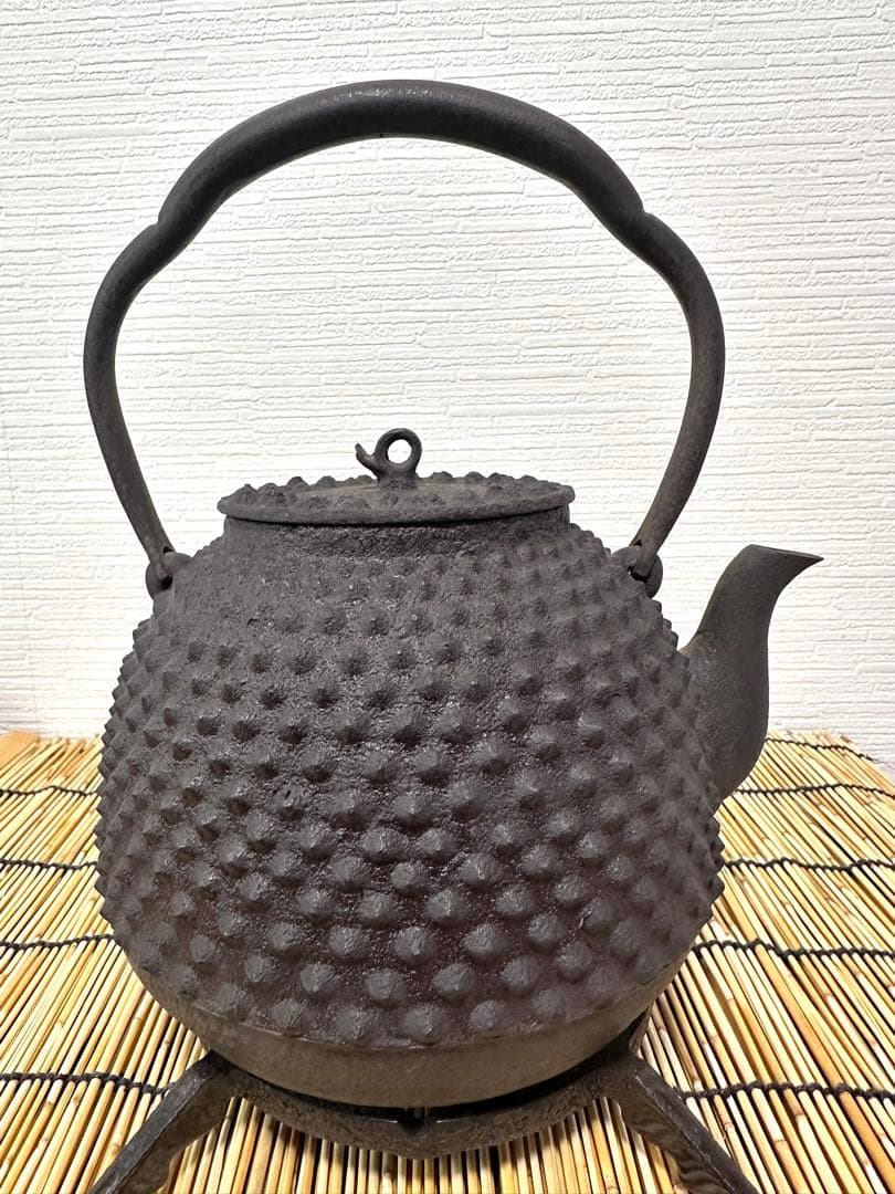 未使用品　山形県　あらい工房　荒井　幹雄作　１８型大アラレ　南部鉄瓶