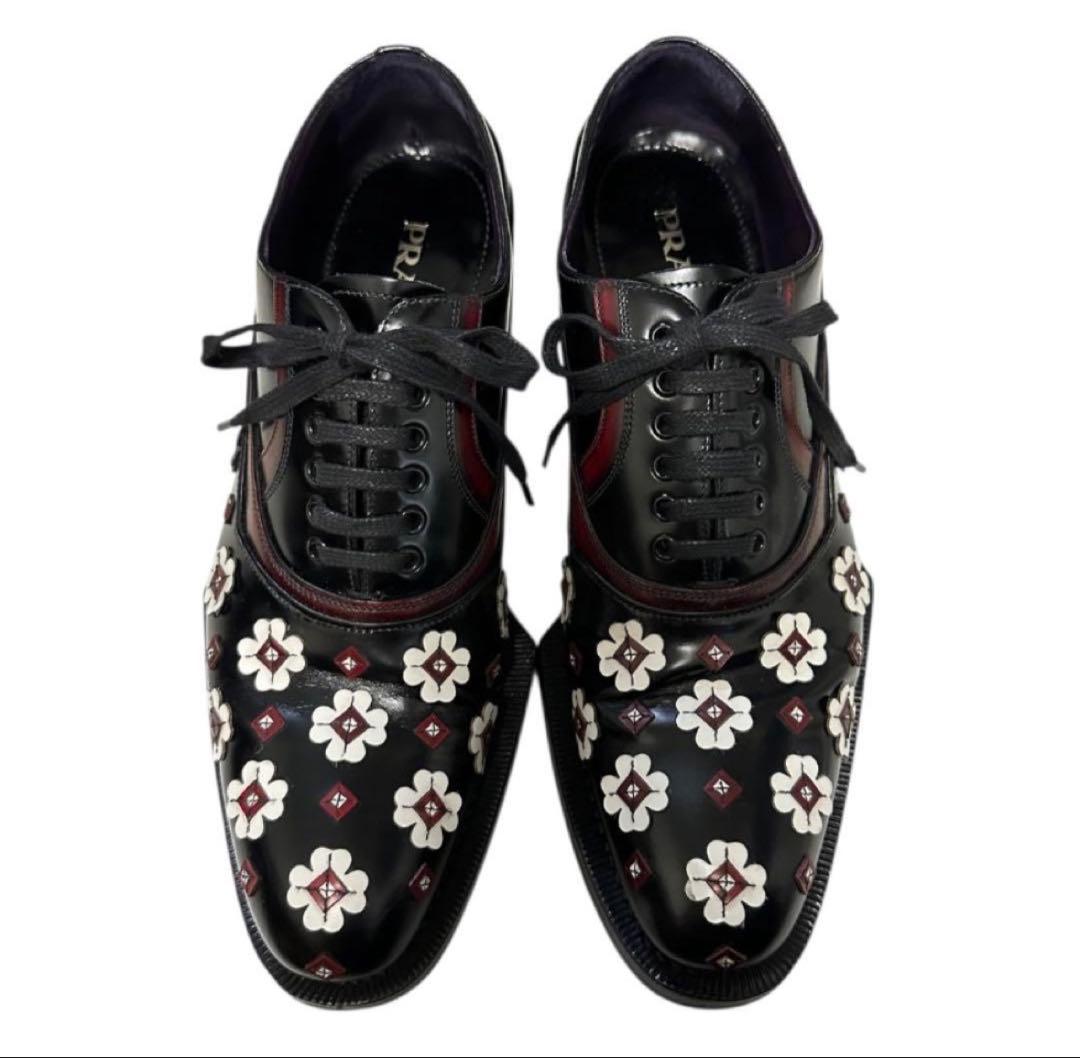 PRADA 花柄装飾 ローファー 黒