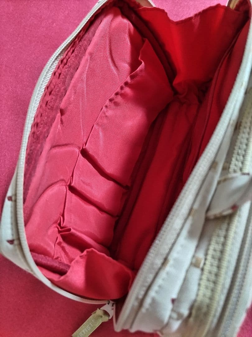 【極美品】アルティザン・アンド・アーティスト　ポーチ　大　リップ柄