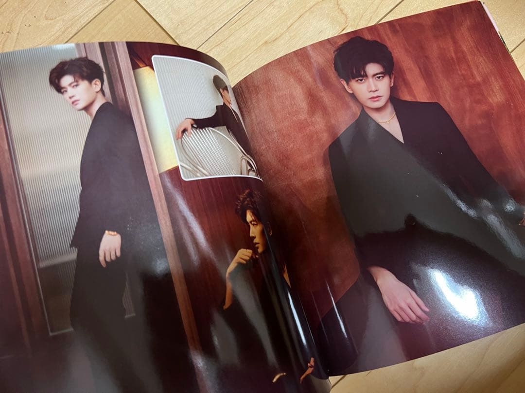 2024(一)アレン・レン（任嘉倫）個人写真集　正方形32p ALLEN写真集