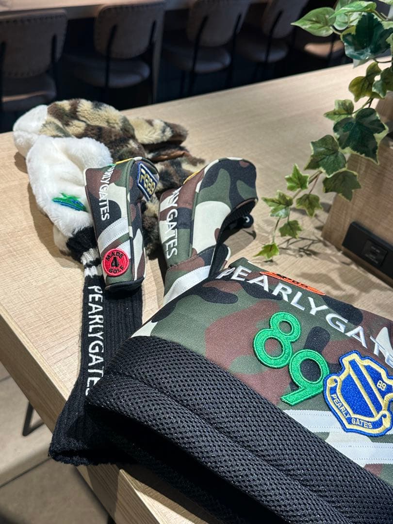 パーリーゲイツ ワッペンカモ柄 スタンド バッグ　ヘッドカバー付