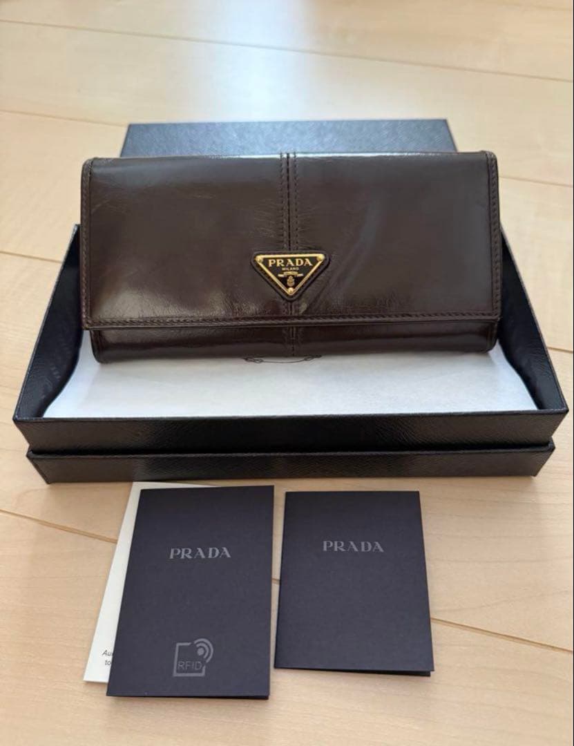 にゅんさん⭐︎PRADA ソフトルックスレザー 長財布　ダークブラウン