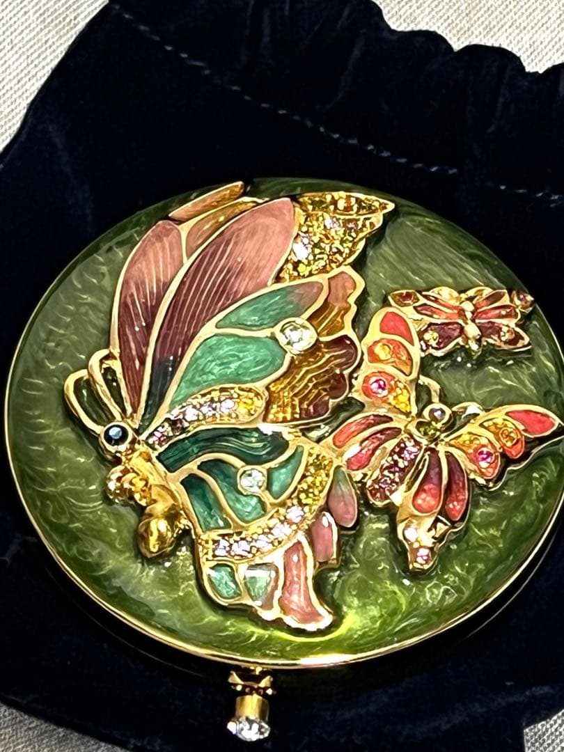 未使用箱付レア❤︎エスティローダー限定蝶モチーフコンパクト❤︎定価23000円