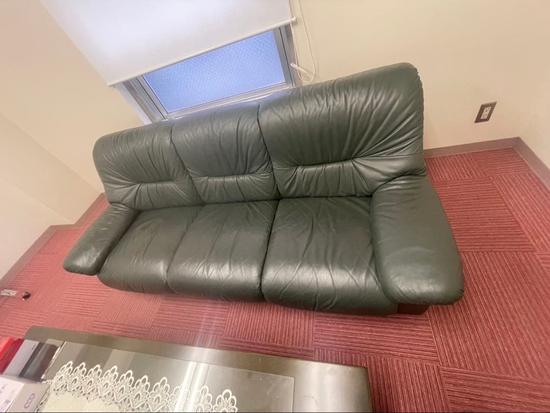 ブラックレザー 3人掛けソファ➕1人掛け2個