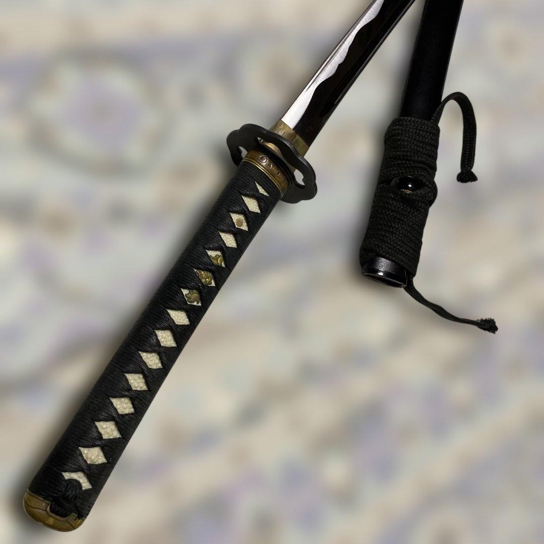 高級長刃居合刀 黒柄 八丸角透し鍔 黒梨地鞘