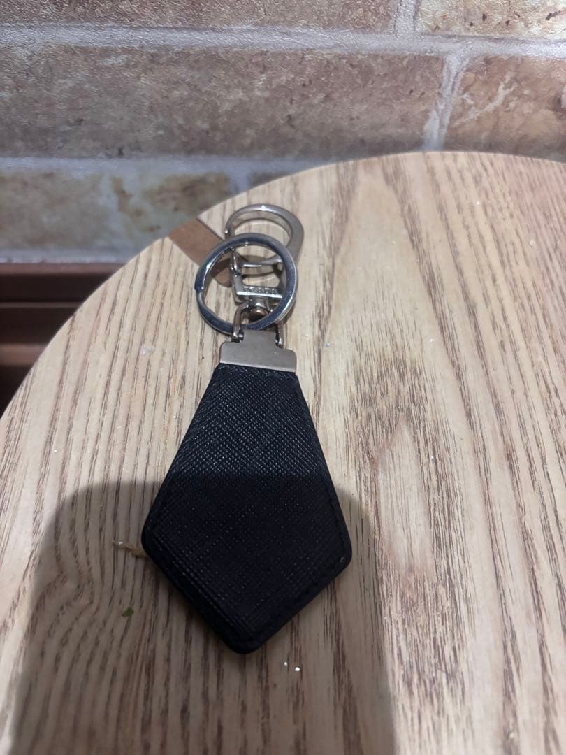 PRADA ブラック キーホルダー