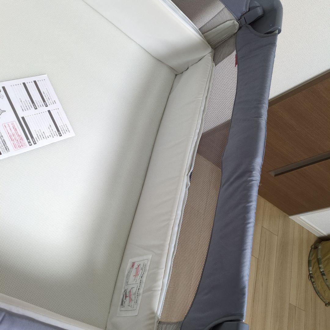 極美品　アップリカ　ベビーベッド ココネルエアー 　グレーベア