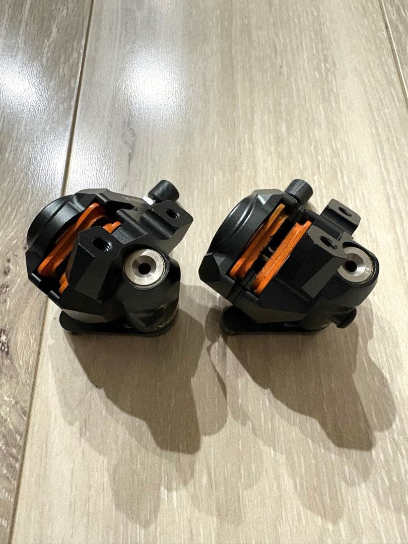 グロータック 【equal】 ブレーキキャリパー