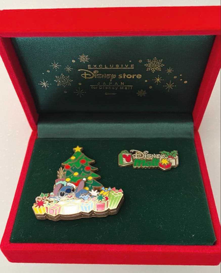 スティッチ クリスマス ピンバッジ 限定300 ディズニーストア 箱付