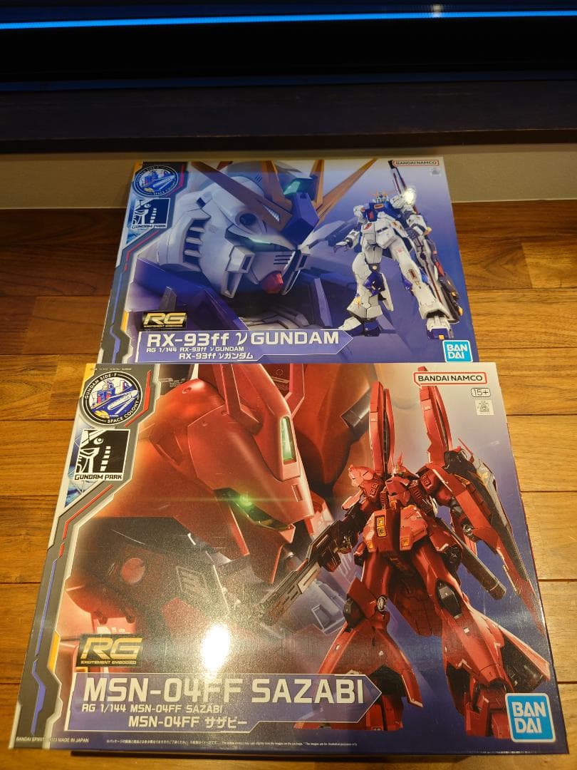 RG ν GUNDAM & SAZABI SIDE-Fセット