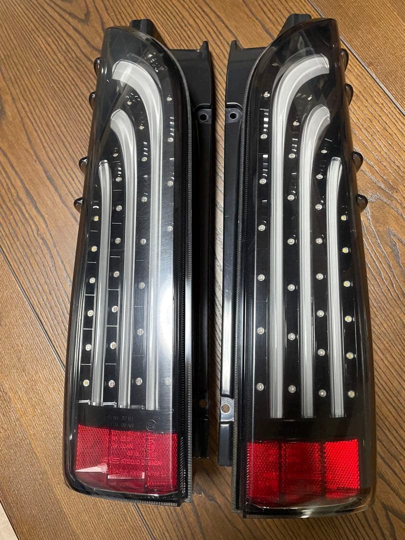 ハイエース用　STUDIO DESIGN LEDテールランプ クリア/レッド