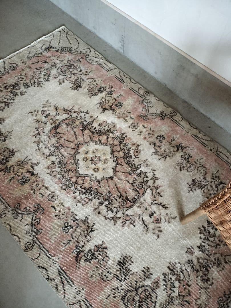 淡いカフェオレとくすみピンク　ヴィンテージラグ　石田ゆり子さんNo.687