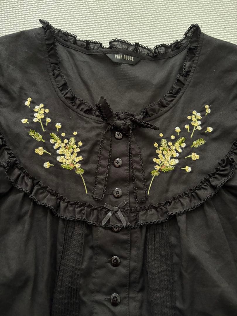 ピンクハウス　ミモザモチーフ刺繍ベスト　黒