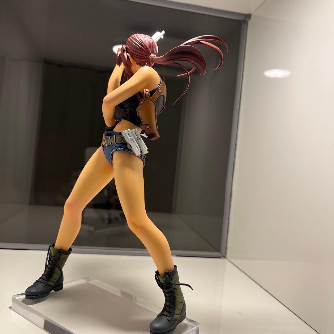 キャラグミン レヴィ ブラックラグーン 塗装完成品 アクリルケース付き