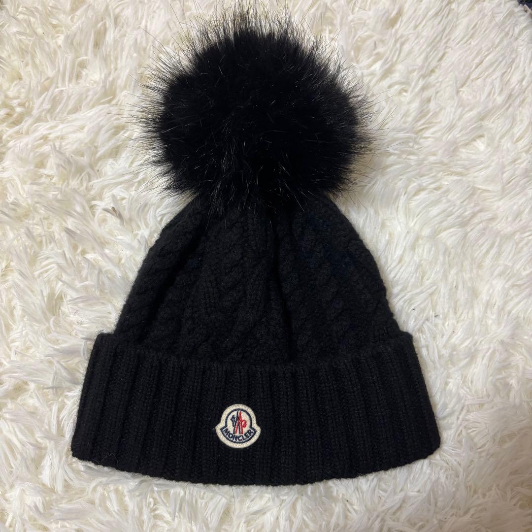 モンクレール　ブラック ニット帽 ファー付き